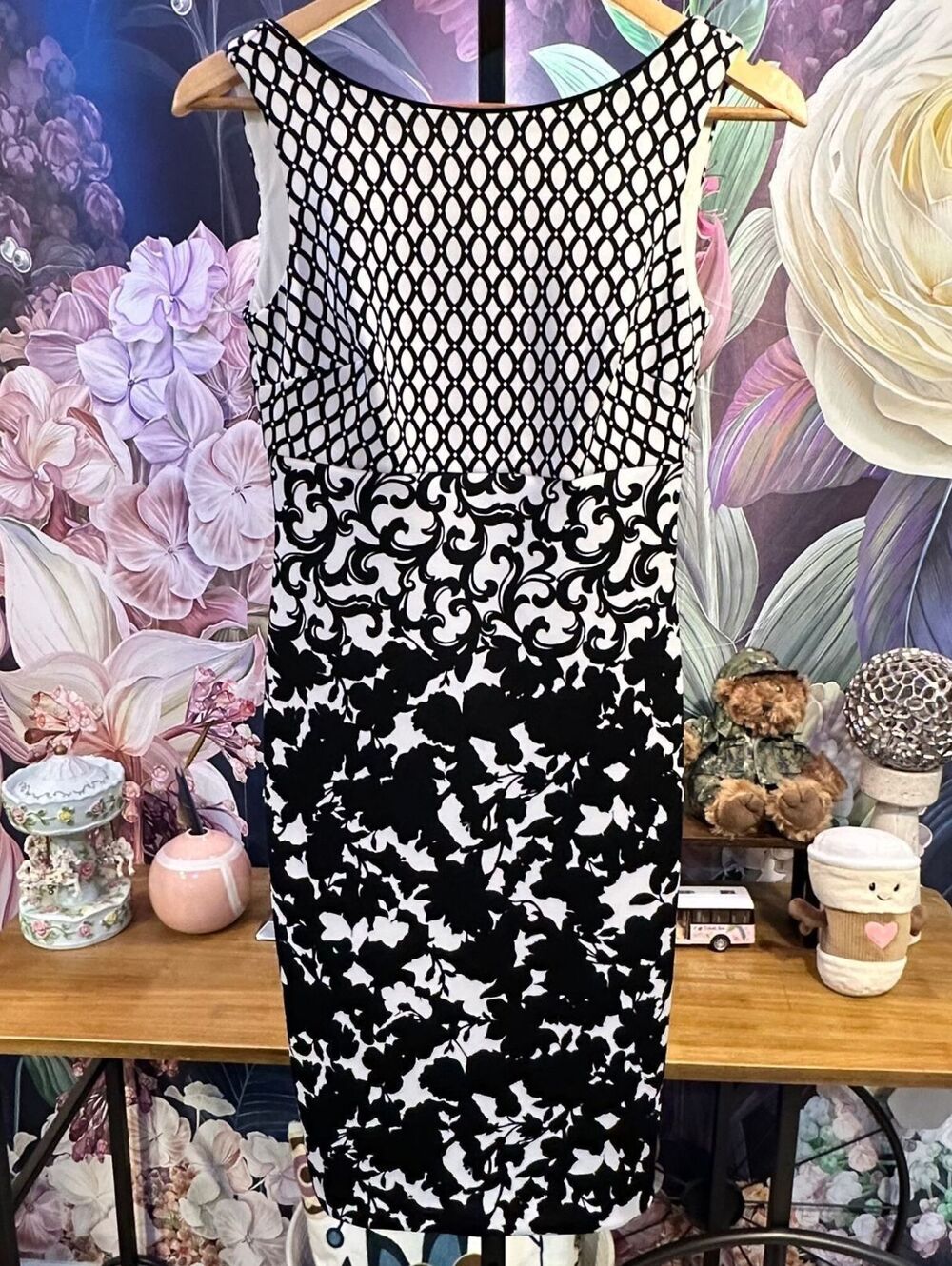 White House Black Market Size 0 NWT MSRP $160 Mixed Print Sheath Dress Fitted